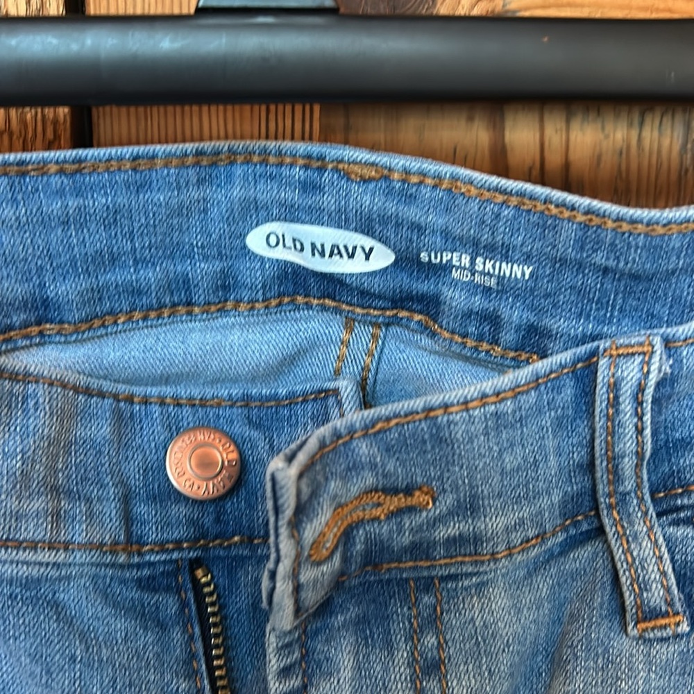 Women’s Old Navy super skinny jeans - Picture 2 of 4